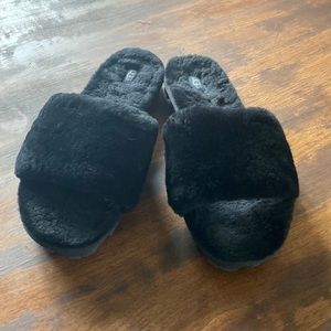 Ugg Slippers 10/11